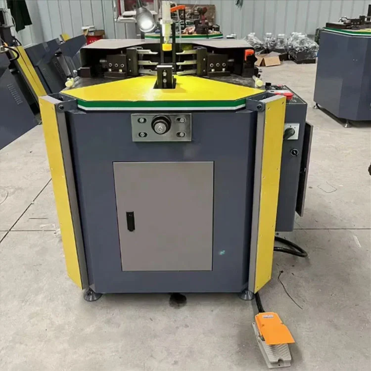 Machine de combinaison de coin de profil en aluminium de 140 mm
