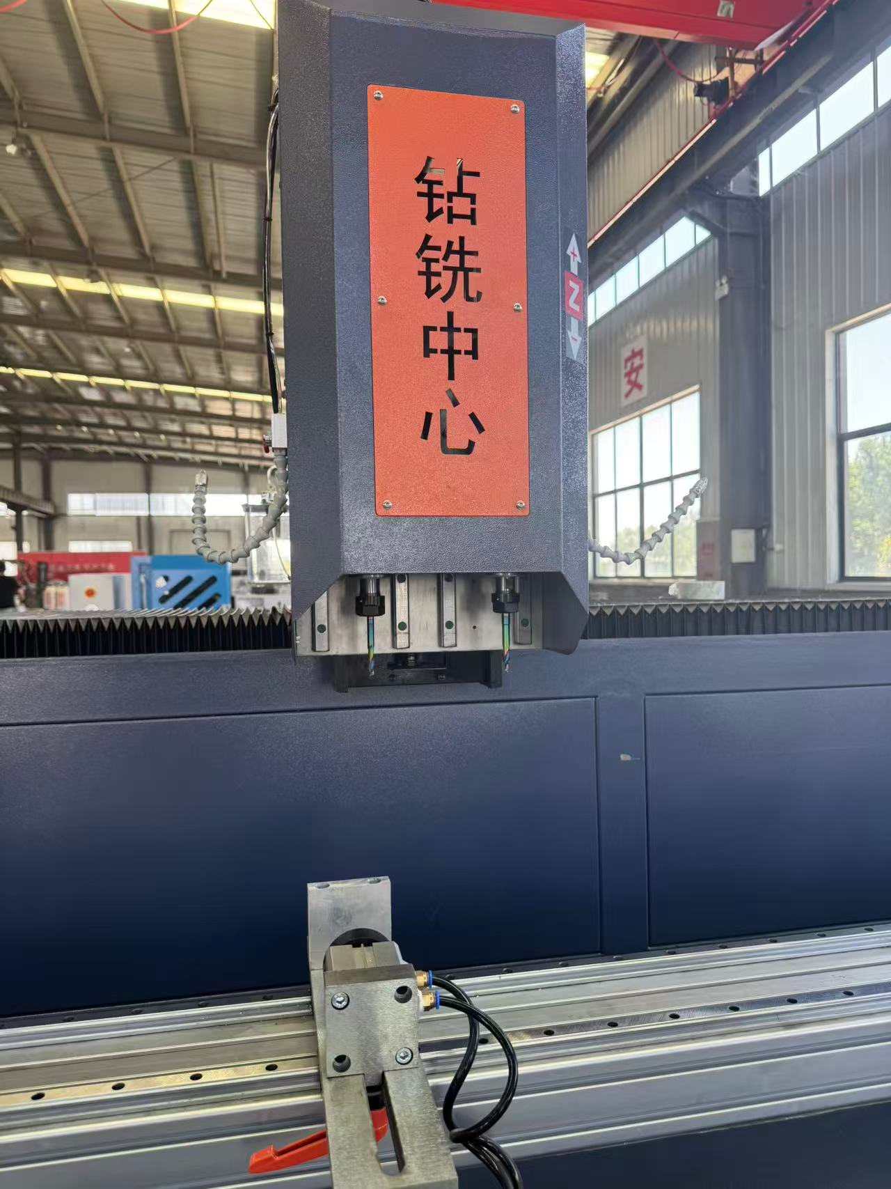 Centre de perçage et de fraisage CNC de 4 mètres
