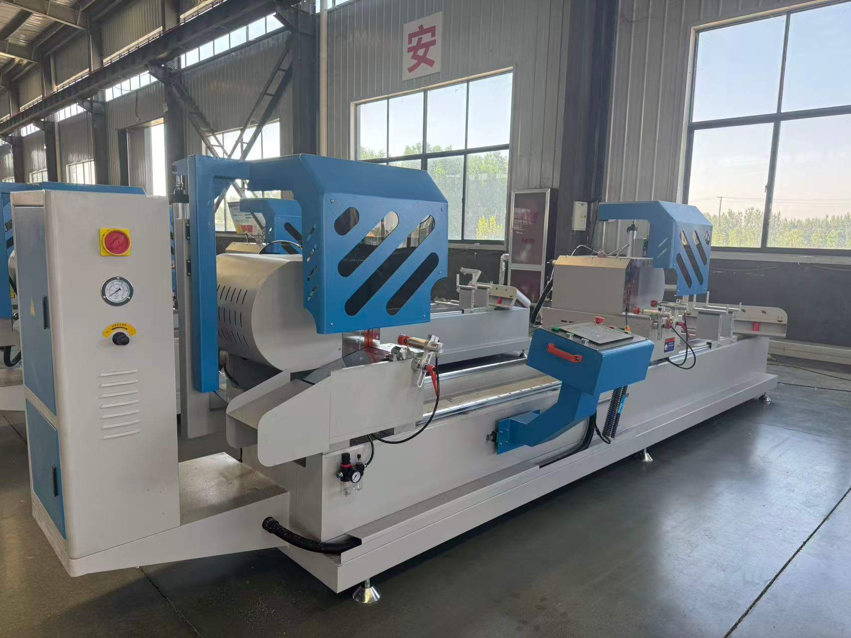 Scie de coupe de précision à rotation interne à double tête CNC de 450 mm (45°/90°)