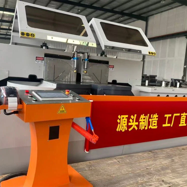 Scie à onglets composée CNC à 5 axes