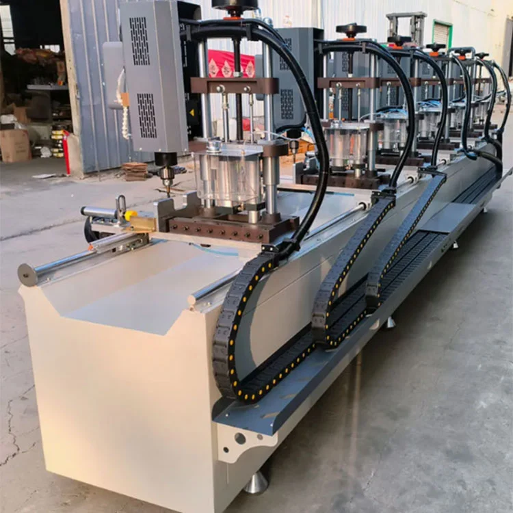 Perceuse CNC pour murs-rideaux à 8 broches