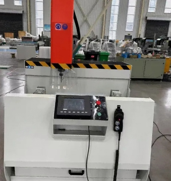 Centre d'usinage CNC haute rigidité 3 axes de 800 mm | Spécialement conçu pour les extrusions d'aluminium industrielles