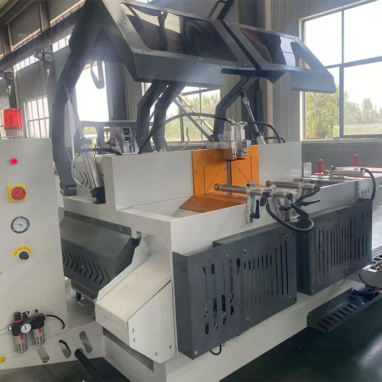 Scie à onglets automatique à double tête CNC pour porte-fenêtre en aluminium