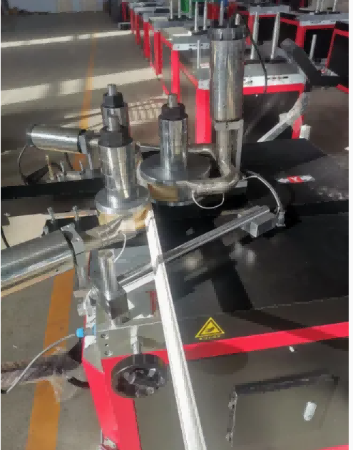 Machine à cintrer CNC pour profilés de fenêtres/portes en aluminium et PVC