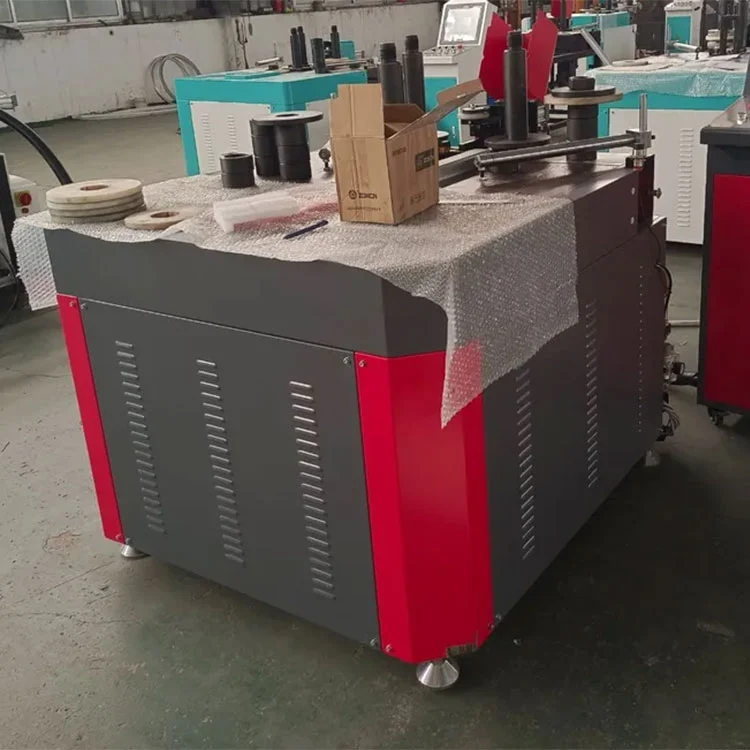 Machine de sertissage de coin à quatre têtes CNC
