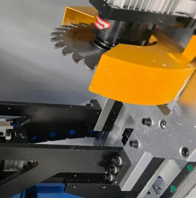 Machine de nettoyage de coins en PVC CNC pour fenêtres