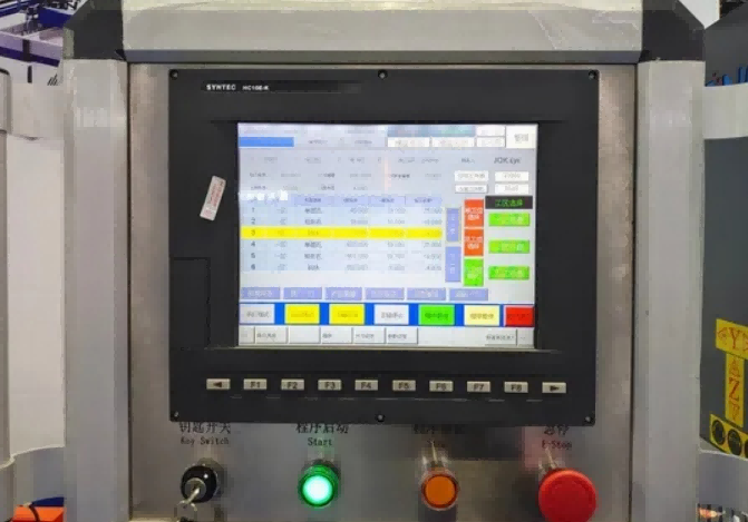 Perceuse de mur rideau en aluminium CNC à 4 têtes de haute précision