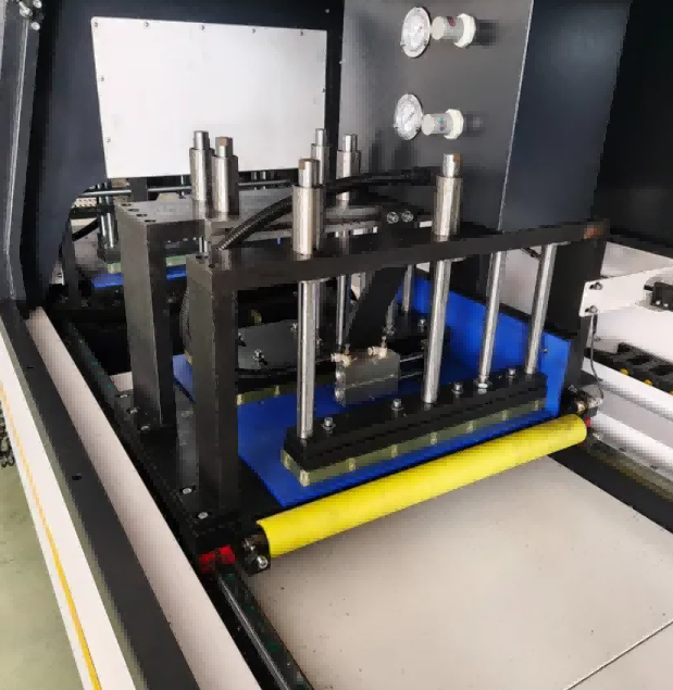 Scie circulaire CNC de haute précision pour profilés industriels en aluminium