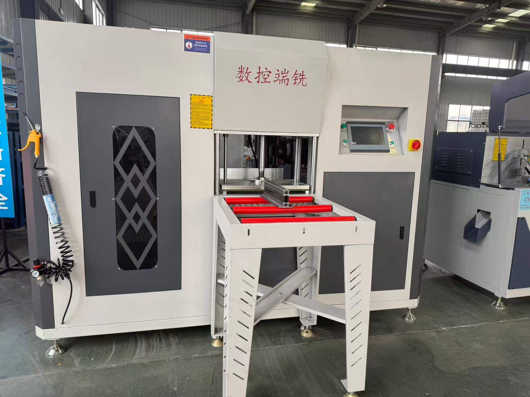 Fraise CNC 3+2 axes de haute précision pour meneaux en aluminium de forme spéciale